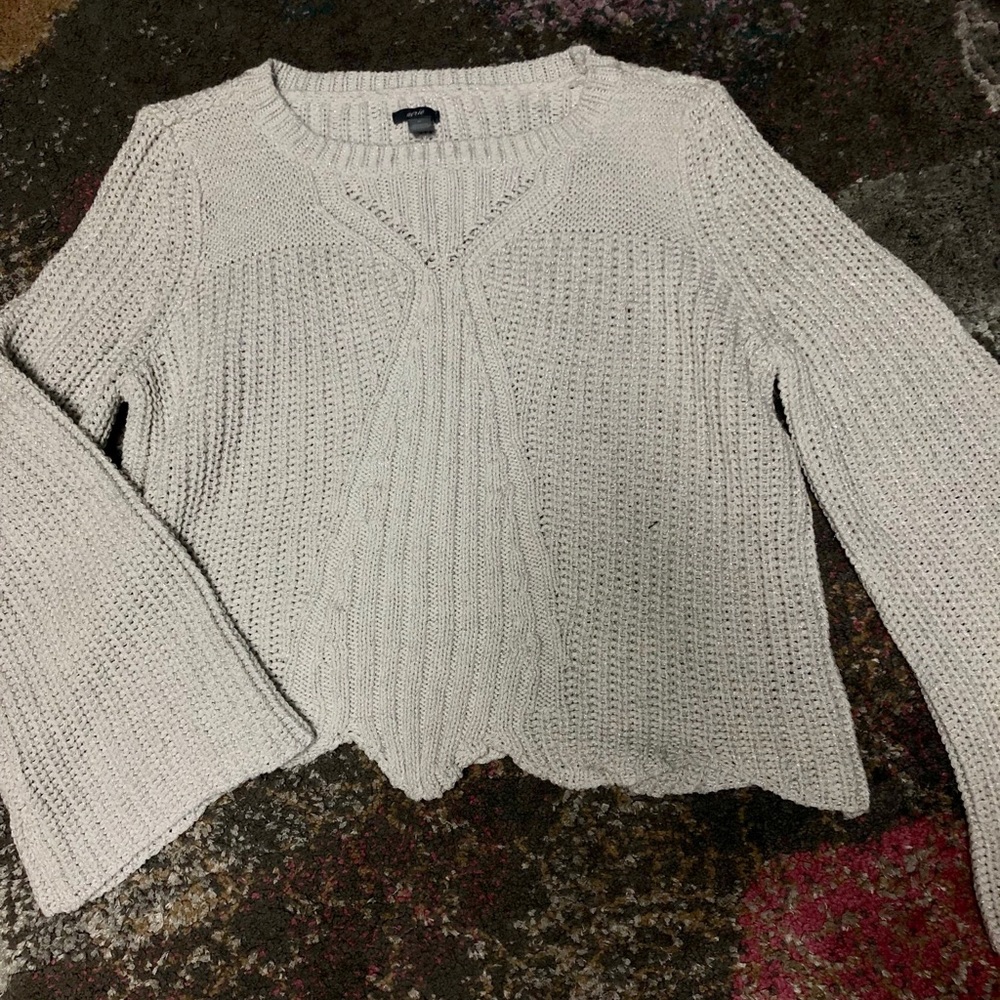 Aerie Grey Sweater w Flare Sleeves & Scalloped Hem